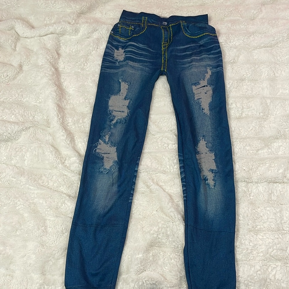 Denim look legging.